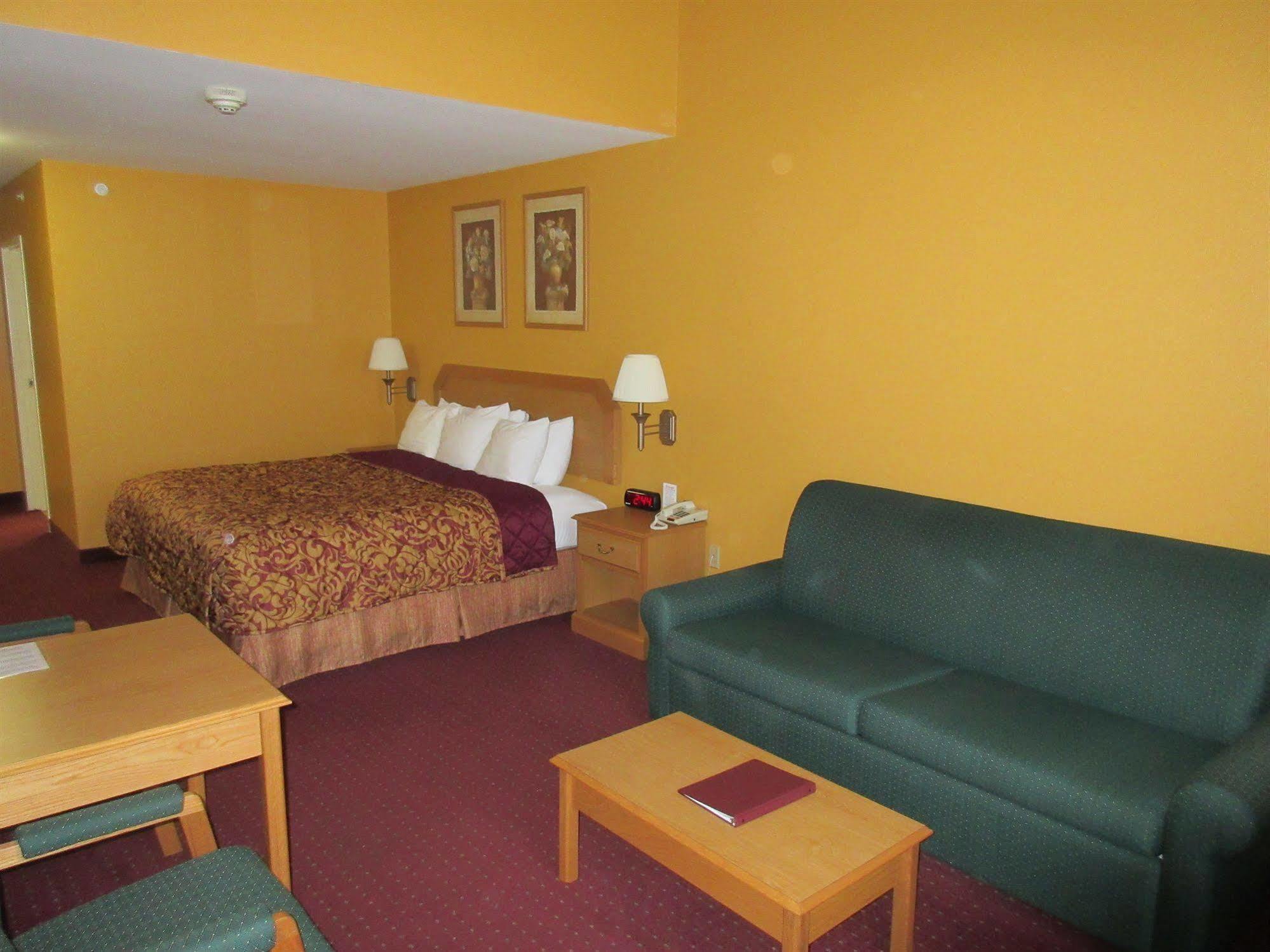 Parkfield Inn - Warsaw Bagian luar foto